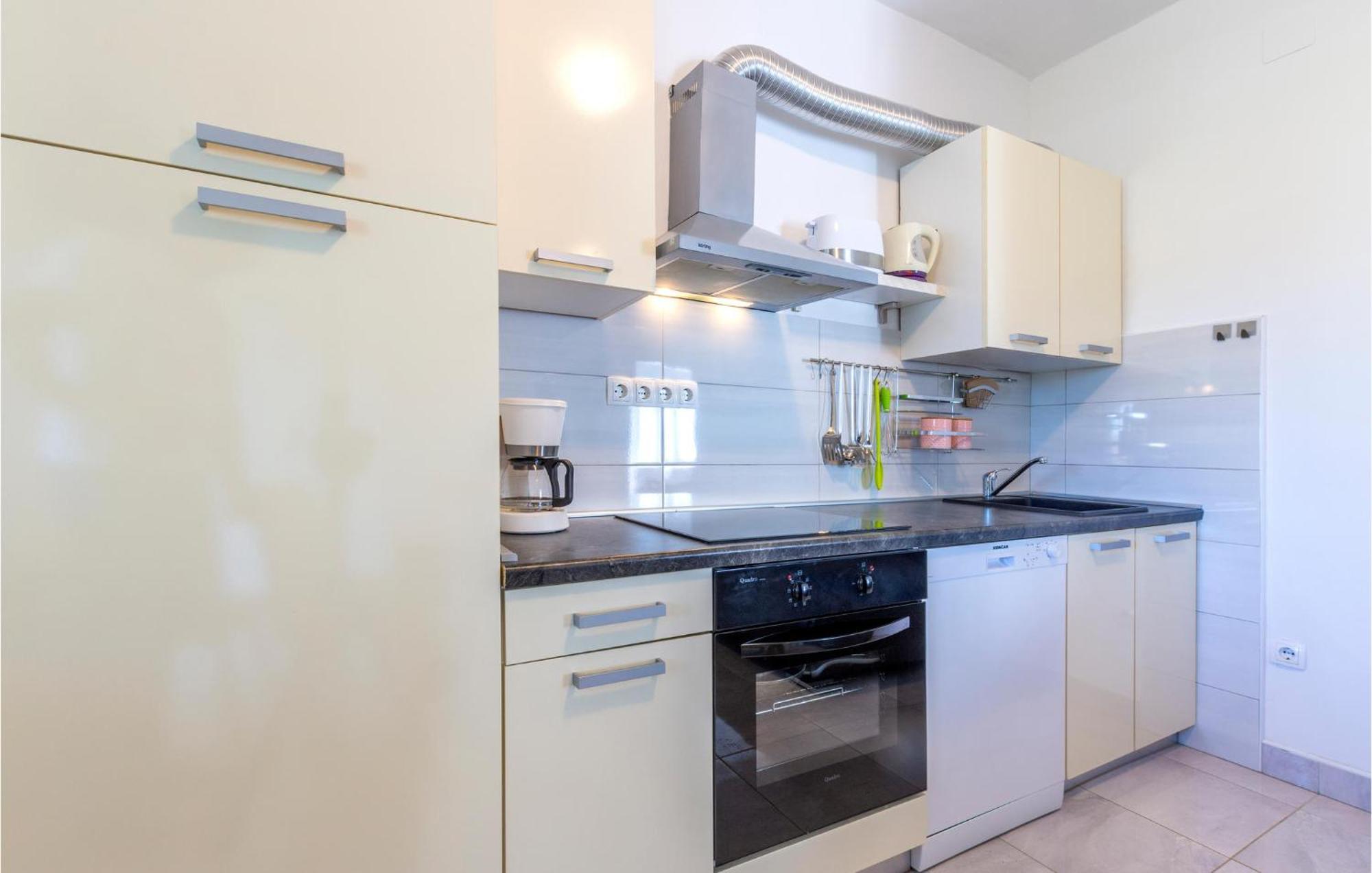 Stunning Apartment In Kastel Stari With Wifi Kaštela エクステリア 写真