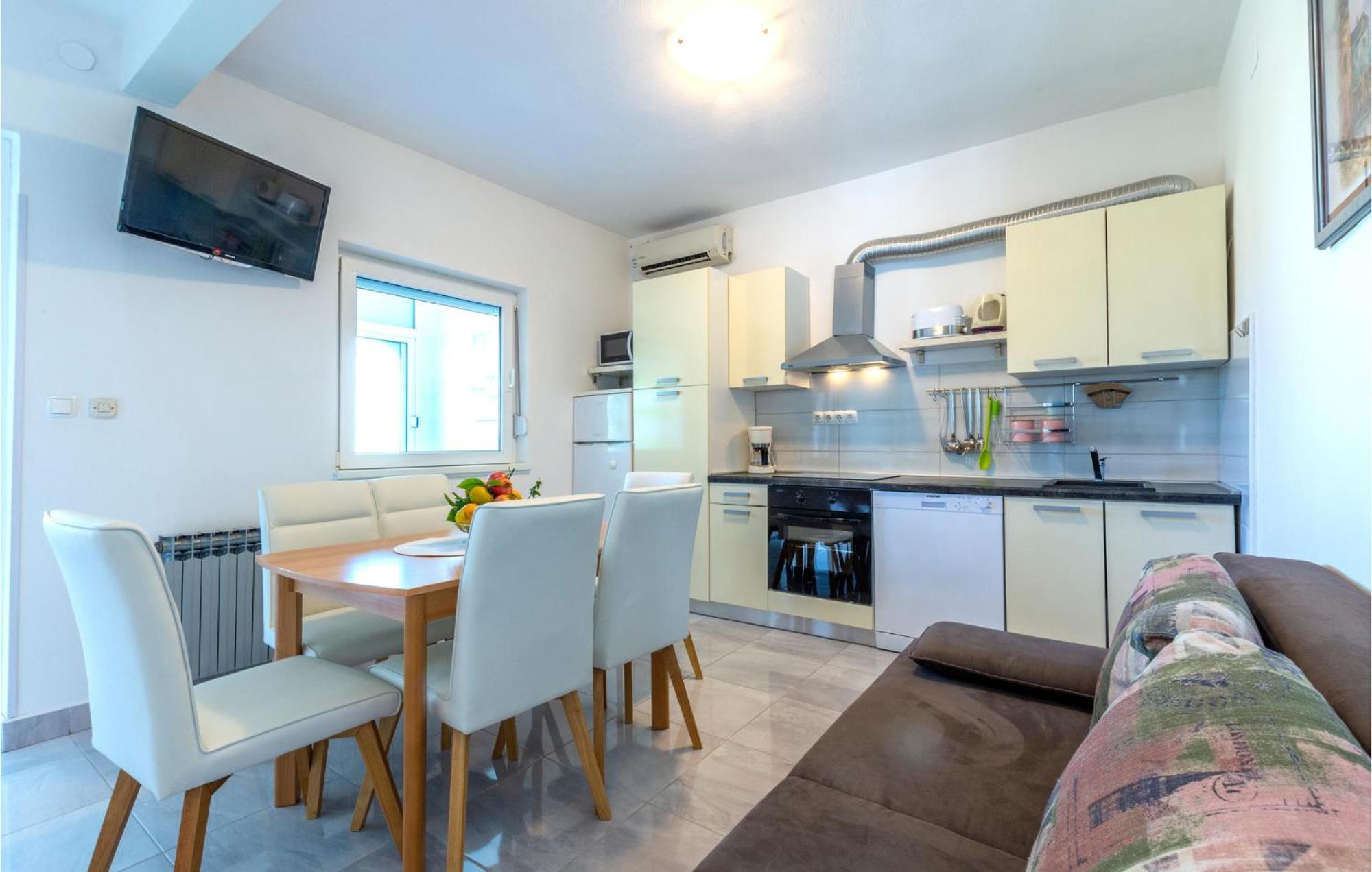 Stunning Apartment In Kastel Stari With Wifi Kaštela エクステリア 写真