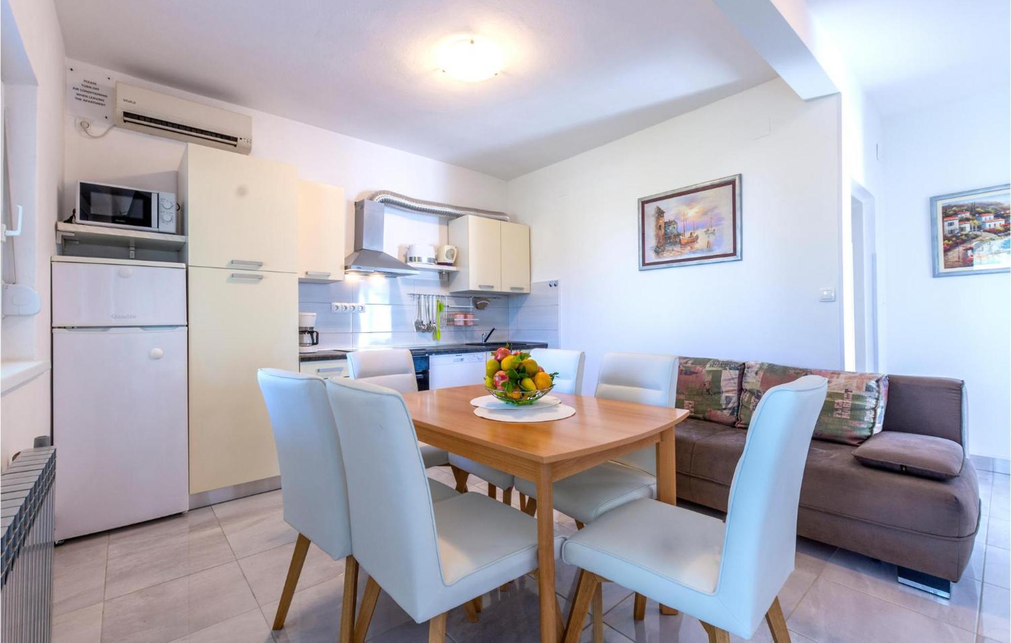 Stunning Apartment In Kastel Stari With Wifi Kaštela エクステリア 写真